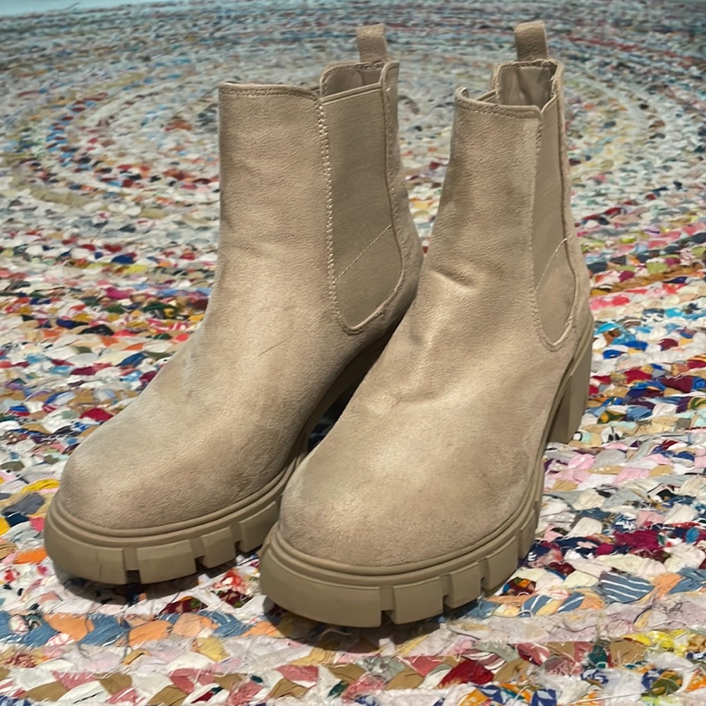 Madden Girl Tessa boot in size 8M.